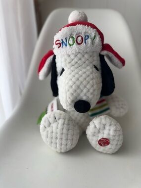 Peanuts Snoopy w/ Scarf & Trapper Hat Musical Light-Up 16" Plush 2022